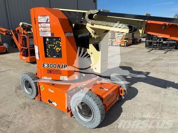 JLG E300AJP 관절형 전동이동 리프트