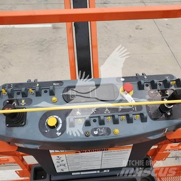 JLG EC600SJP 견인식 전동이동 리프트