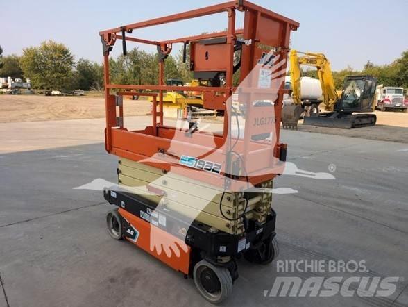 JLG ES1932 가위형 리프트