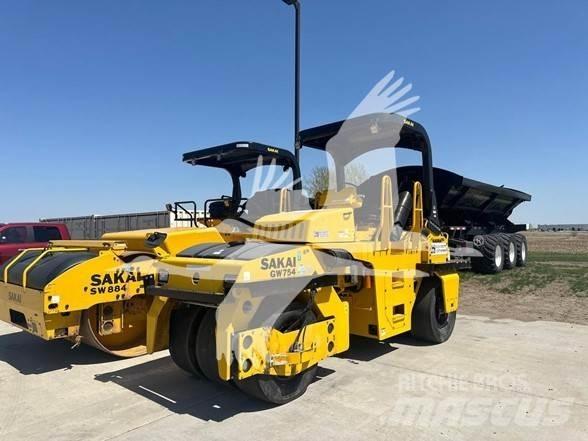 Sakai GW754 공기 타이어 롤러
