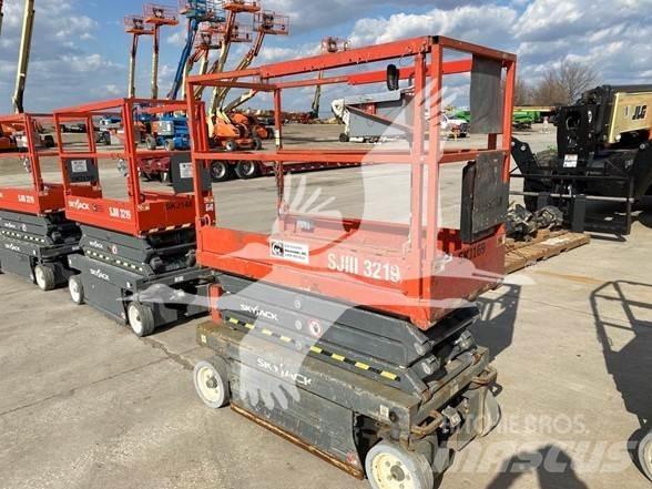 SkyJack SJ3219 가위형 리프트