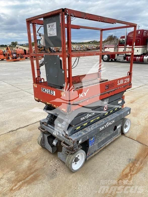 SkyJack SJ3219 가위형 리프트