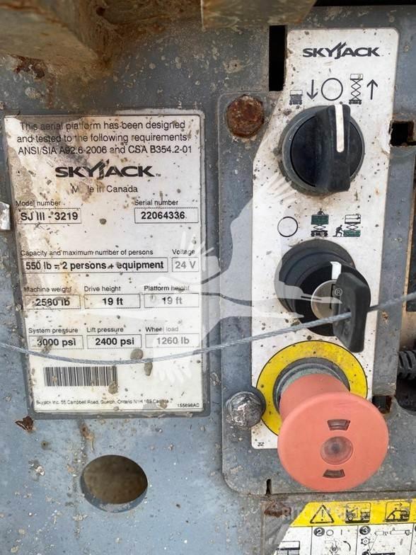 SkyJack SJ3219 가위형 리프트