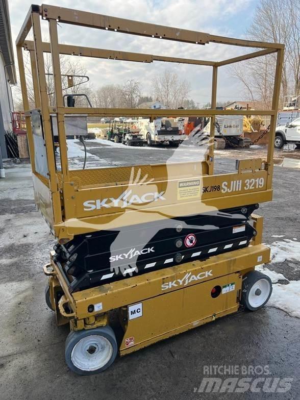 SkyJack SJ3219 가위형 리프트