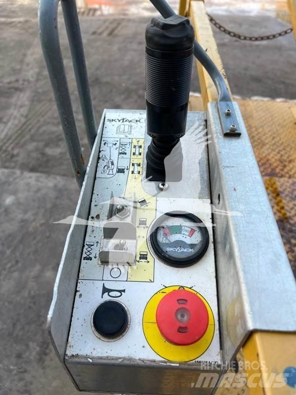 SkyJack SJ3219 가위형 리프트