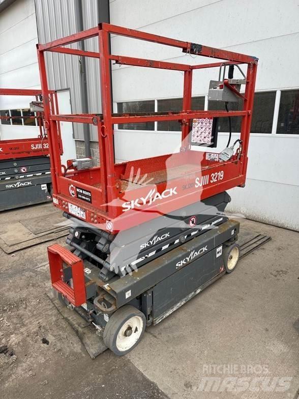 SkyJack SJ3219 가위형 리프트