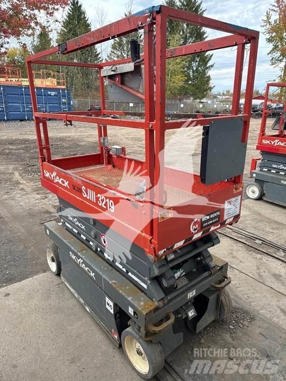 SkyJack SJ3219 가위형 리프트