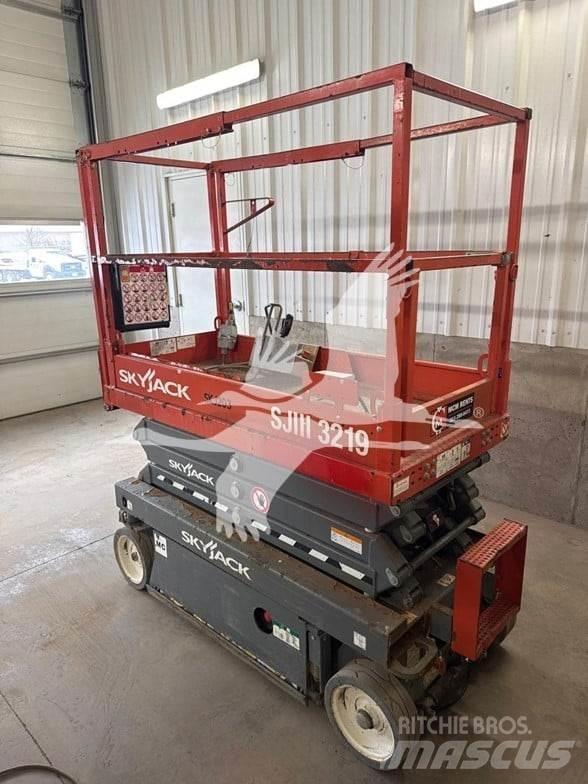 SkyJack SJ3219 가위형 리프트