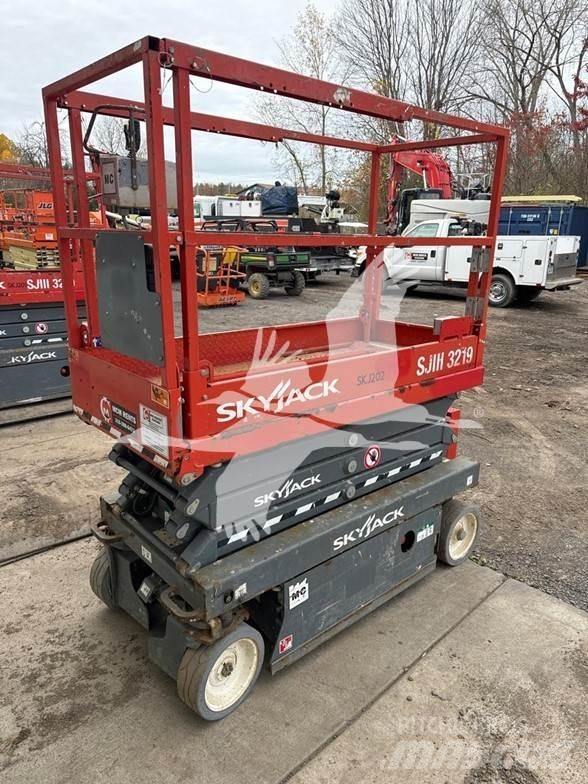 SkyJack SJ3219 가위형 리프트