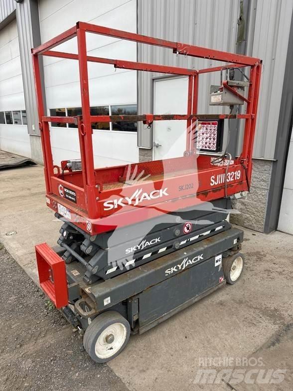 SkyJack SJ3219 가위형 리프트