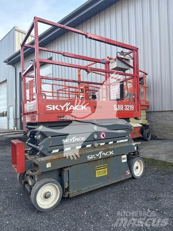 SkyJack SJ3219 가위형 리프트