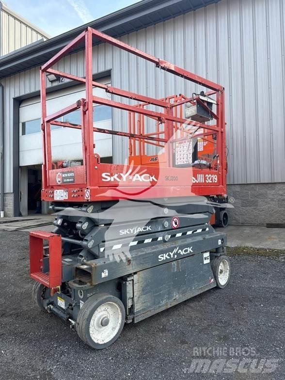 SkyJack SJ3219 가위형 리프트