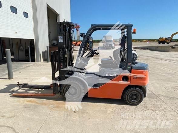Toyota 8FGU25 디젤 지게차
