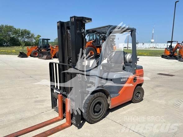Toyota 8FGU25 디젤 지게차
