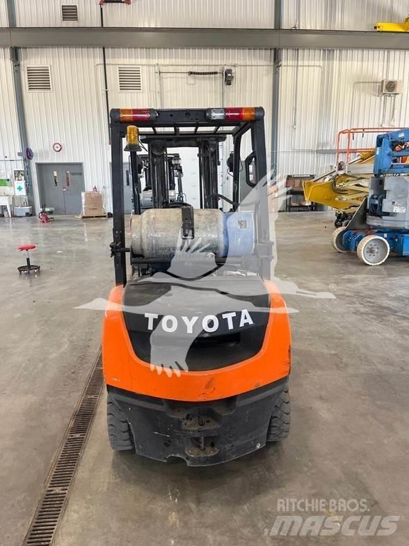 Toyota 8FGU25 디젤 지게차