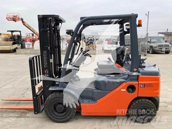 Toyota 8FGU25 디젤 지게차