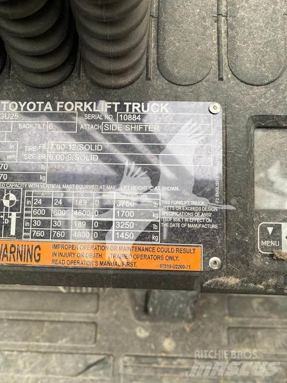 Toyota 8FGU25 디젤 지게차