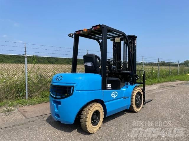 EP EFL302 | 3T | LI-ION 전동 지게차