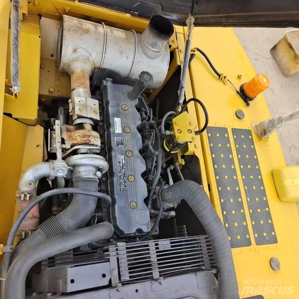 Komatsu PC 220 대형 굴삭기 29톤 이상