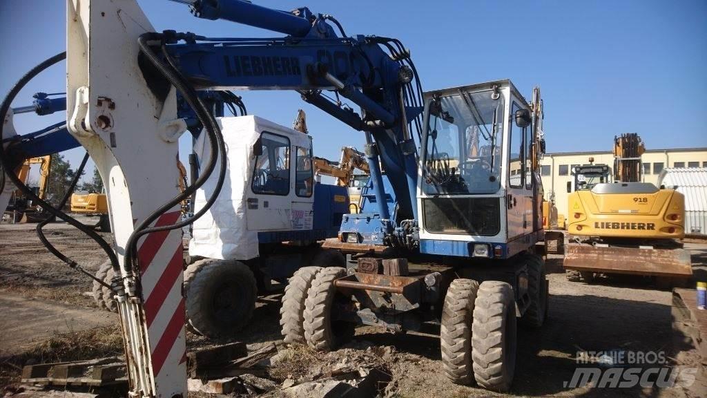 Liebherr A900  휠 굴삭기