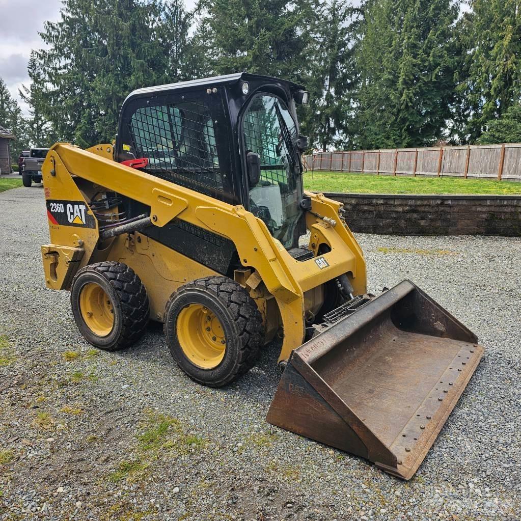 CAT 236D  스키드로더