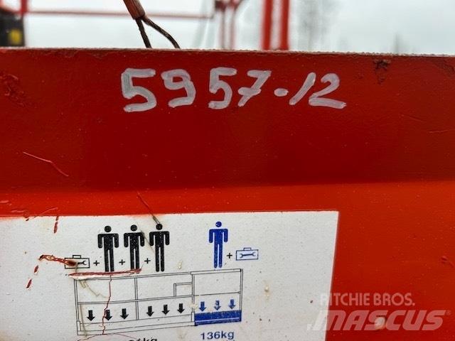 SkyJack SJ 6826 RT 가위형 리프트