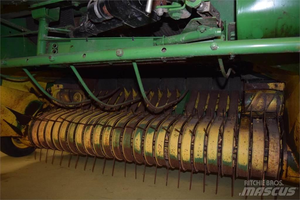 John Deere 580 원형 곤포기