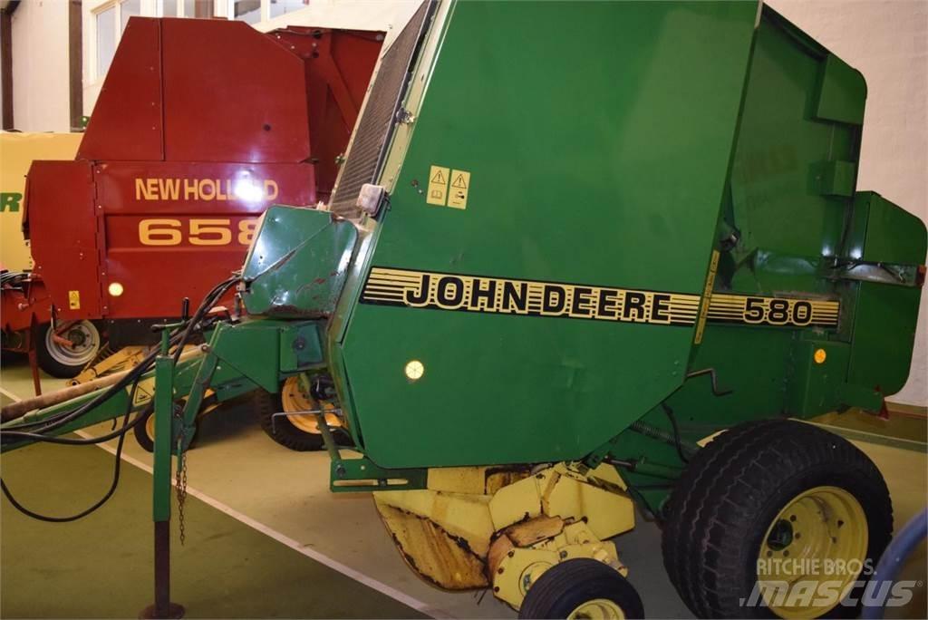 John Deere 580 원형 곤포기