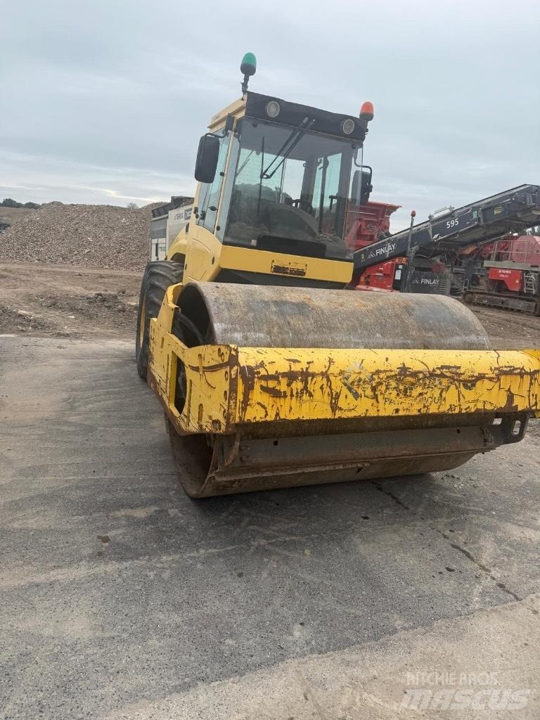 Bomag BW 213 D H-4 싱글 드럼 롤러