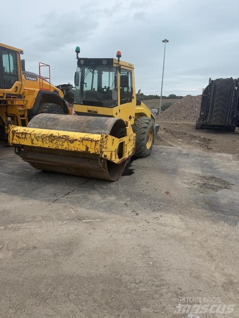 Bomag BW 213 D H-4 싱글 드럼 롤러