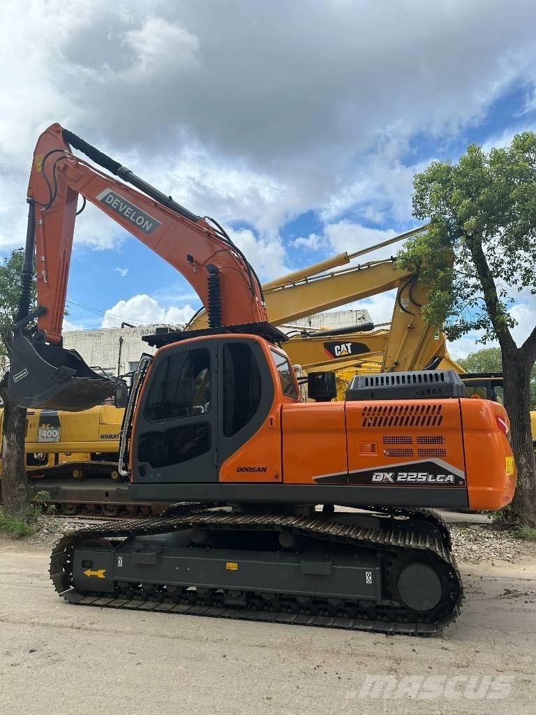 Doosan DX 225 LCA 중형굴삭기 7톤-28톤