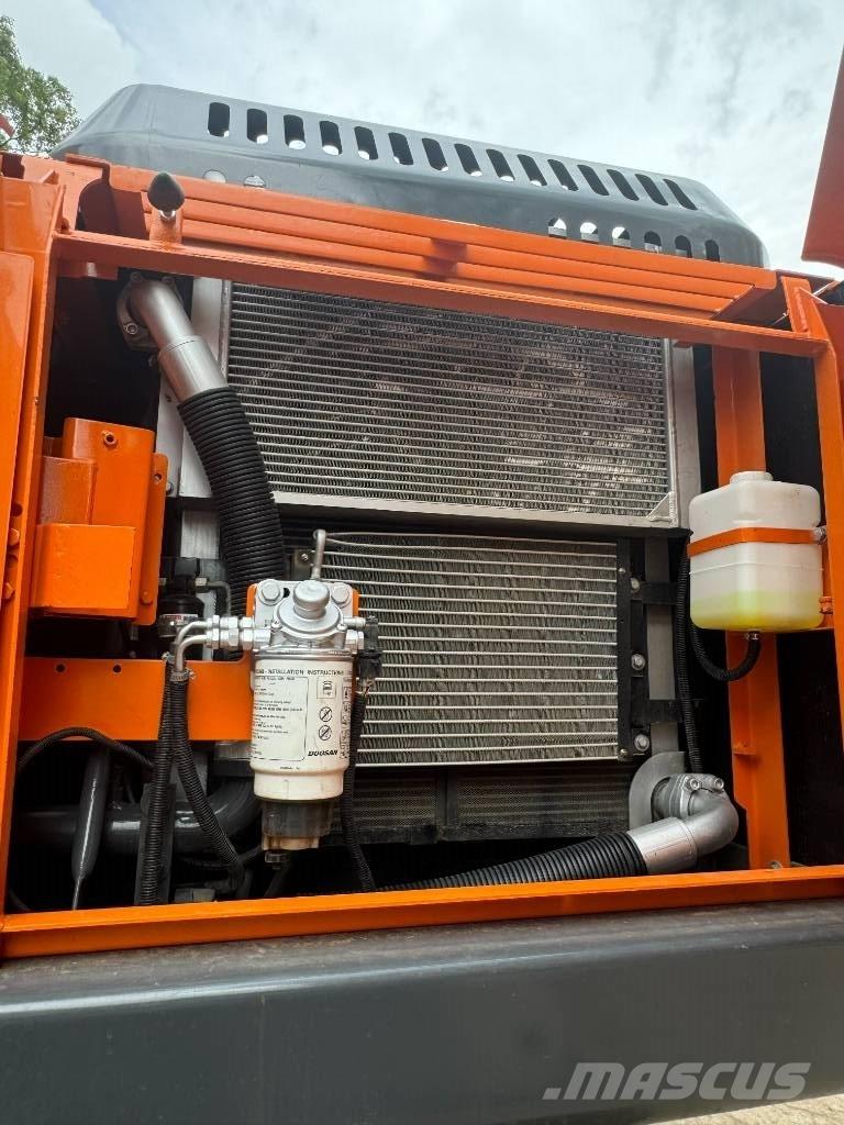 Doosan DX 225 LCA 중형굴삭기 7톤-28톤