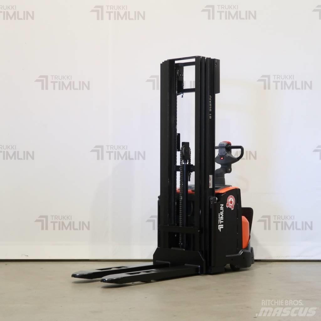 BT SWE120 (uusi akku) 보행식 리치 지게차