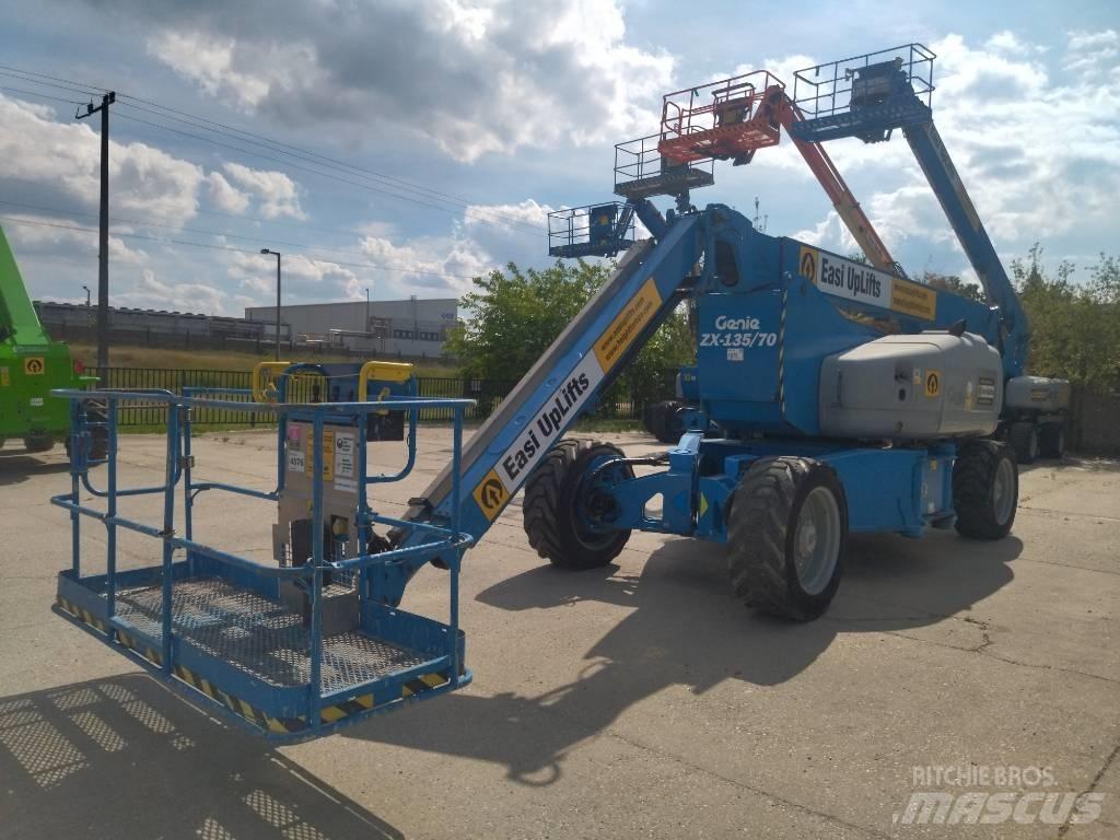Genie ZX 135/70 관절형 전동이동 리프트