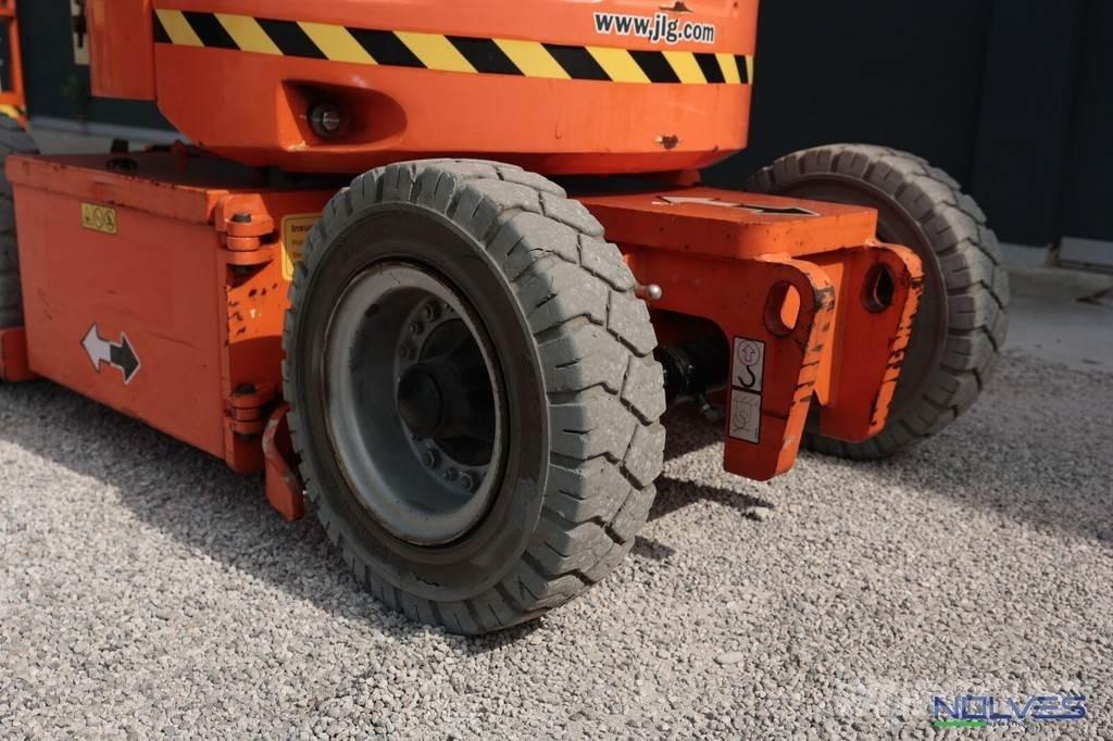 JLG E300AJP 관절형 전동이동 리프트