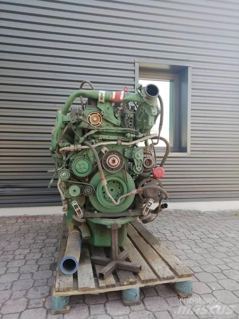 Volvo D11C 엔진