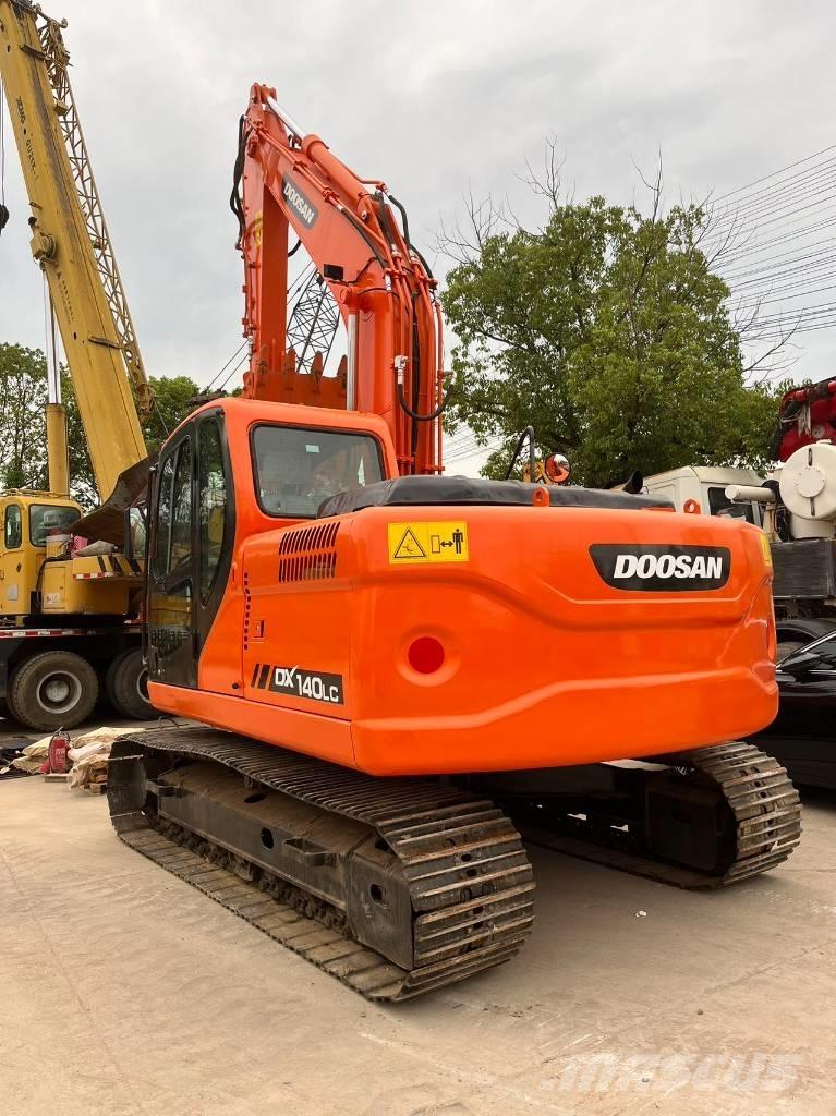 Doosan DX 140 대형 굴삭기 29톤 이상