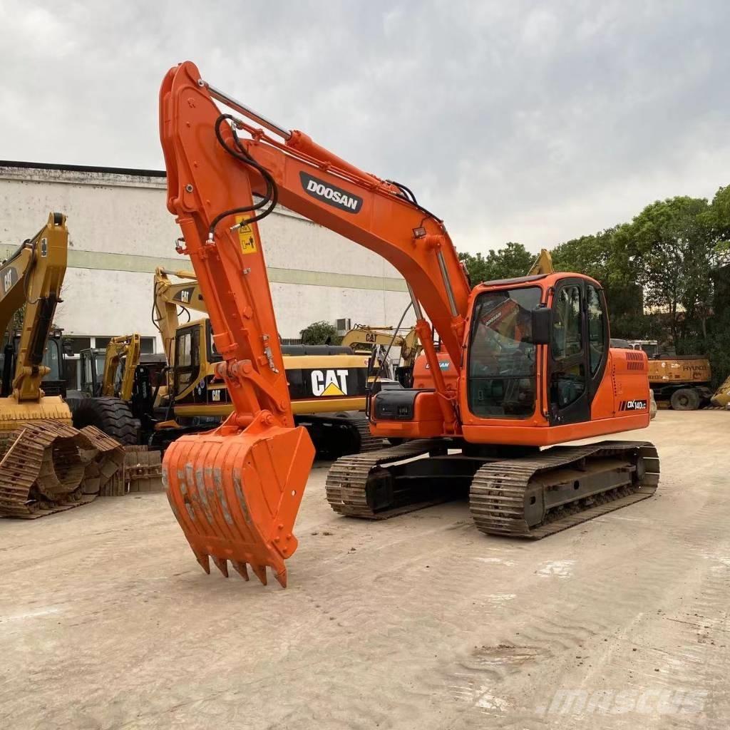 Doosan DX 140 대형 굴삭기 29톤 이상