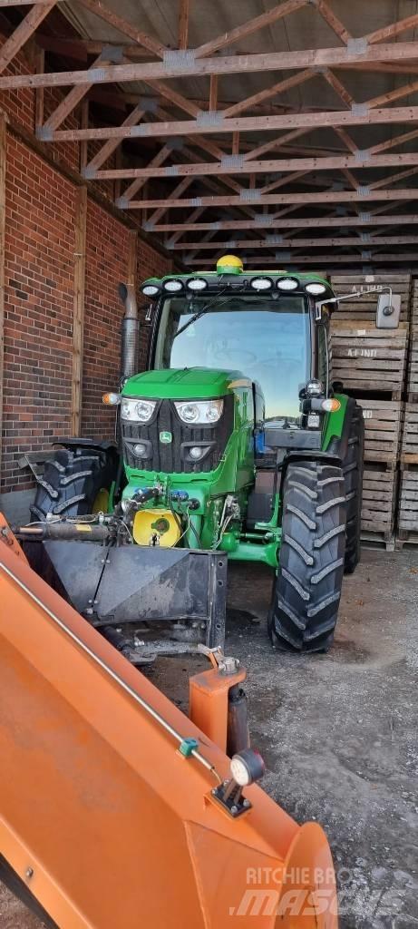 John Deere 6125 R 트랙터