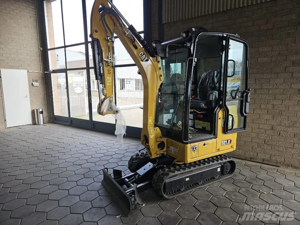 CAT 301.8 소형 굴삭기 7톤 미만