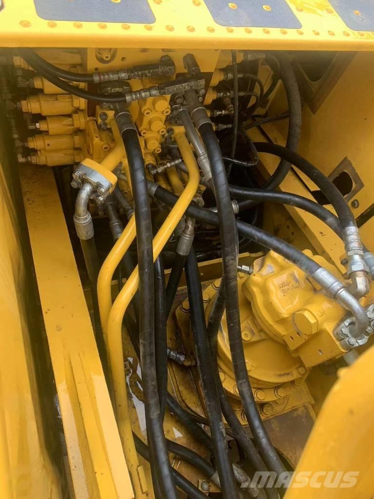 Komatsu PC 210-8 대형 굴삭기 29톤 이상