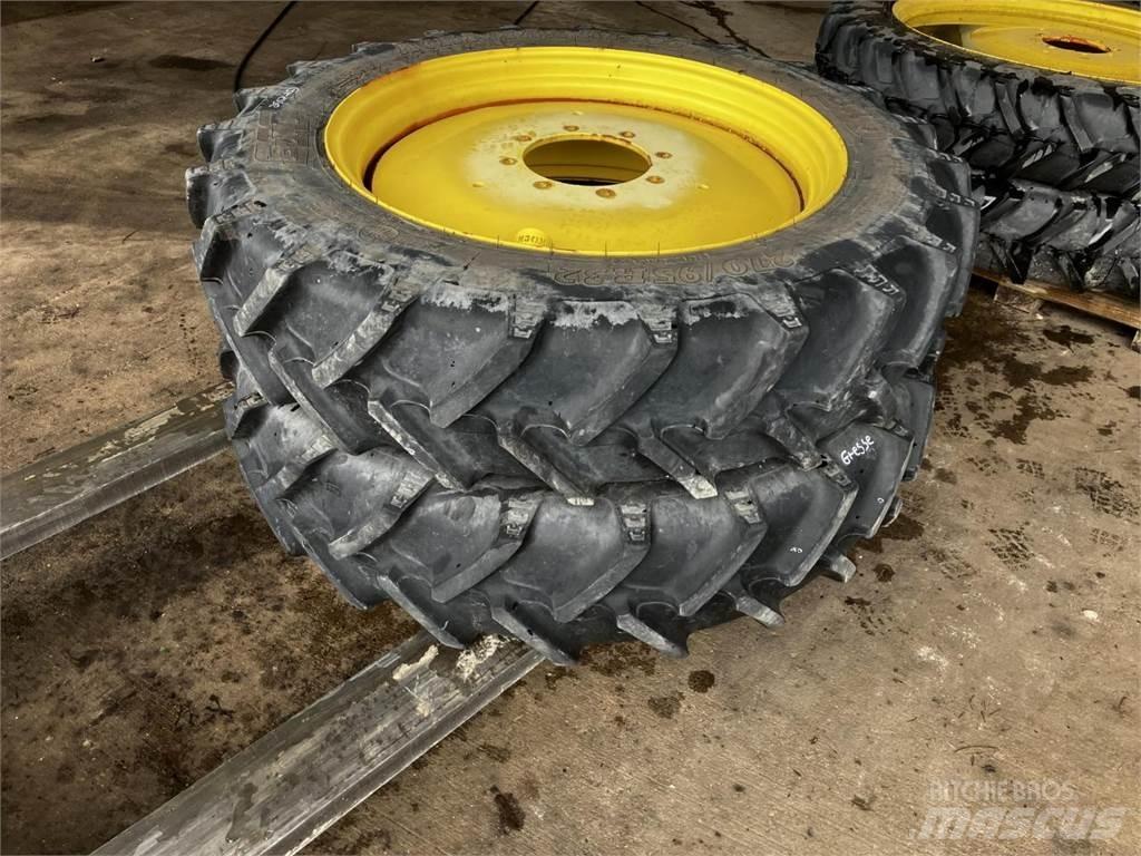 BKT 270/95R32 타이어, 휠 및 림