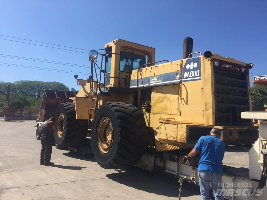 Komatsu WA600-1  휠로우더