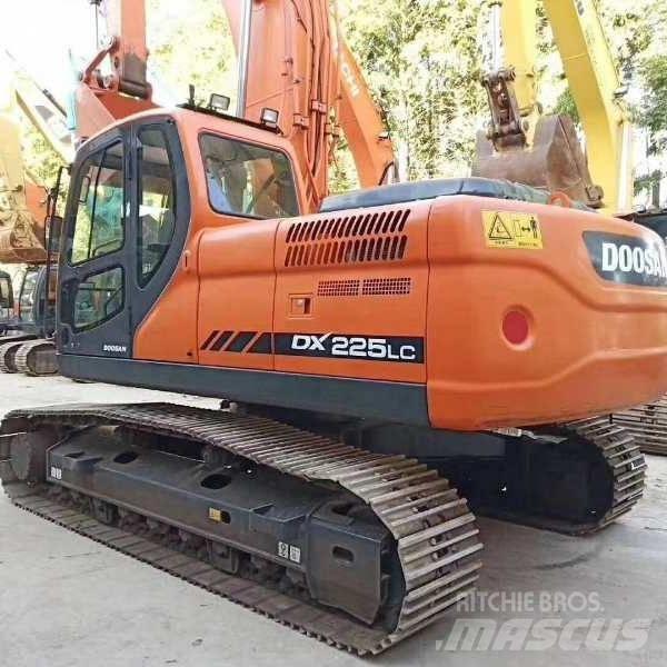 Doosan DX 225 대형 굴삭기 29톤 이상