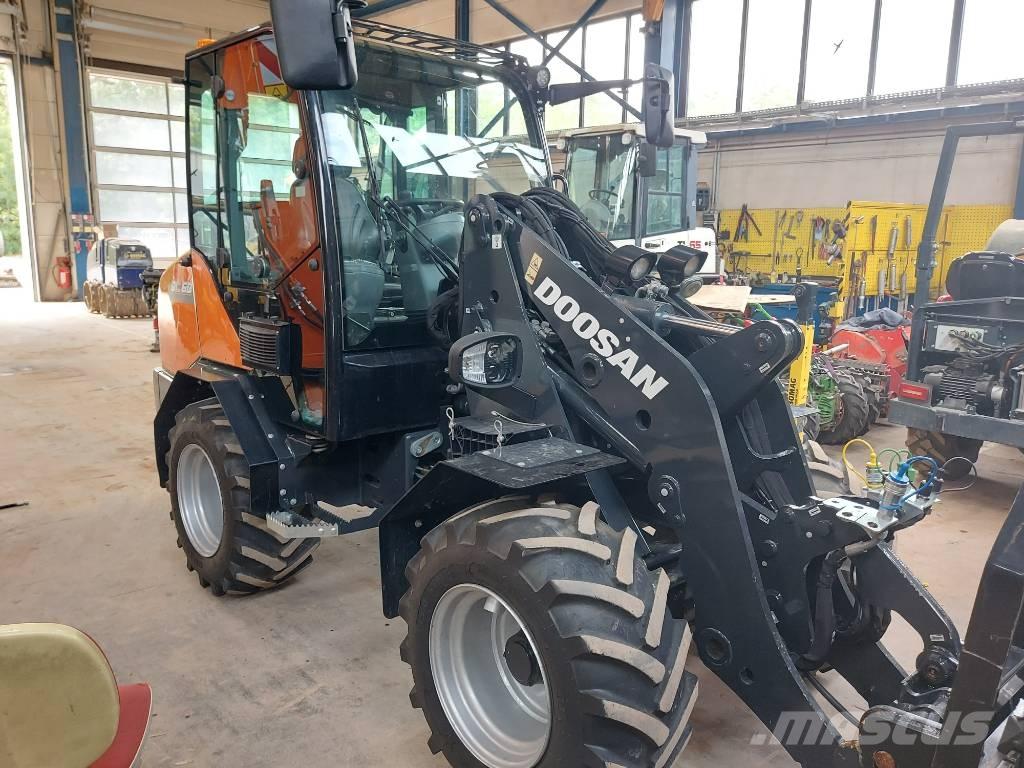 Develon DL 60-7  휠로우더