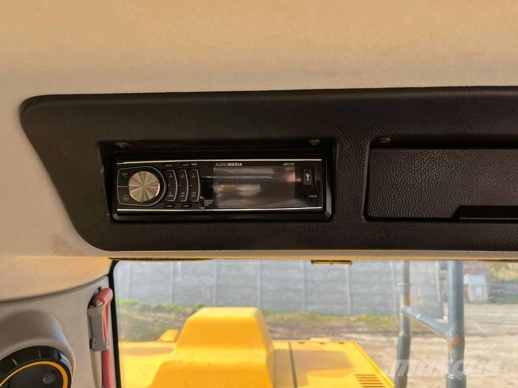 JCB 220X C 4F 대형 굴삭기 29톤 이상