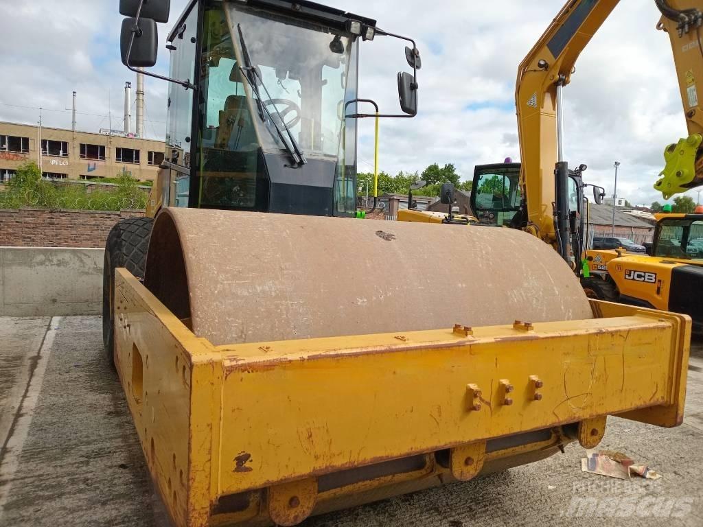 CAT CS 66 B 싱글 드럼 롤러