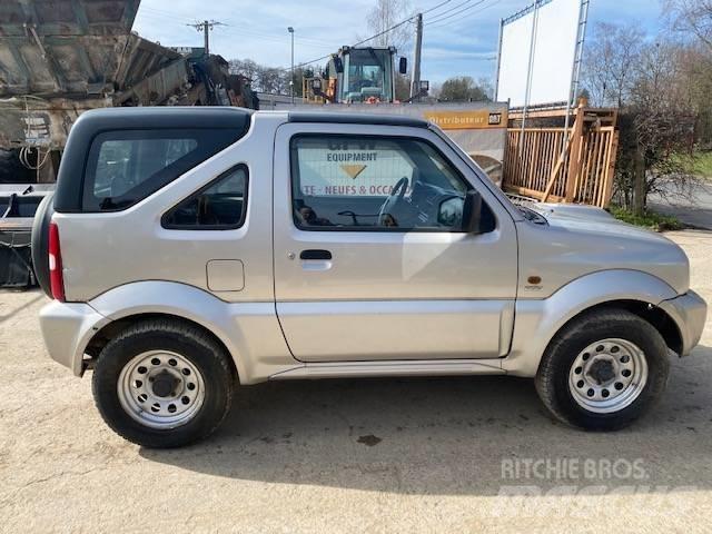 Suzuki Jimny 크로스컨트리 차량