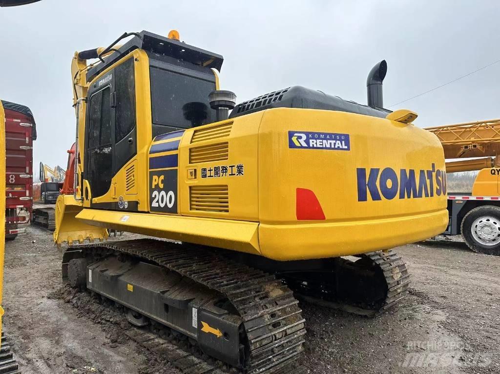 Komatsu PC 200-8 중형굴삭기 7톤-28톤