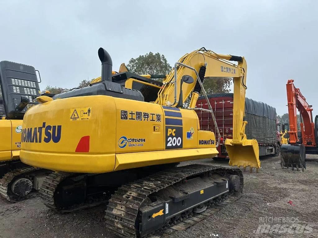 Komatsu PC 200-8 중형굴삭기 7톤-28톤